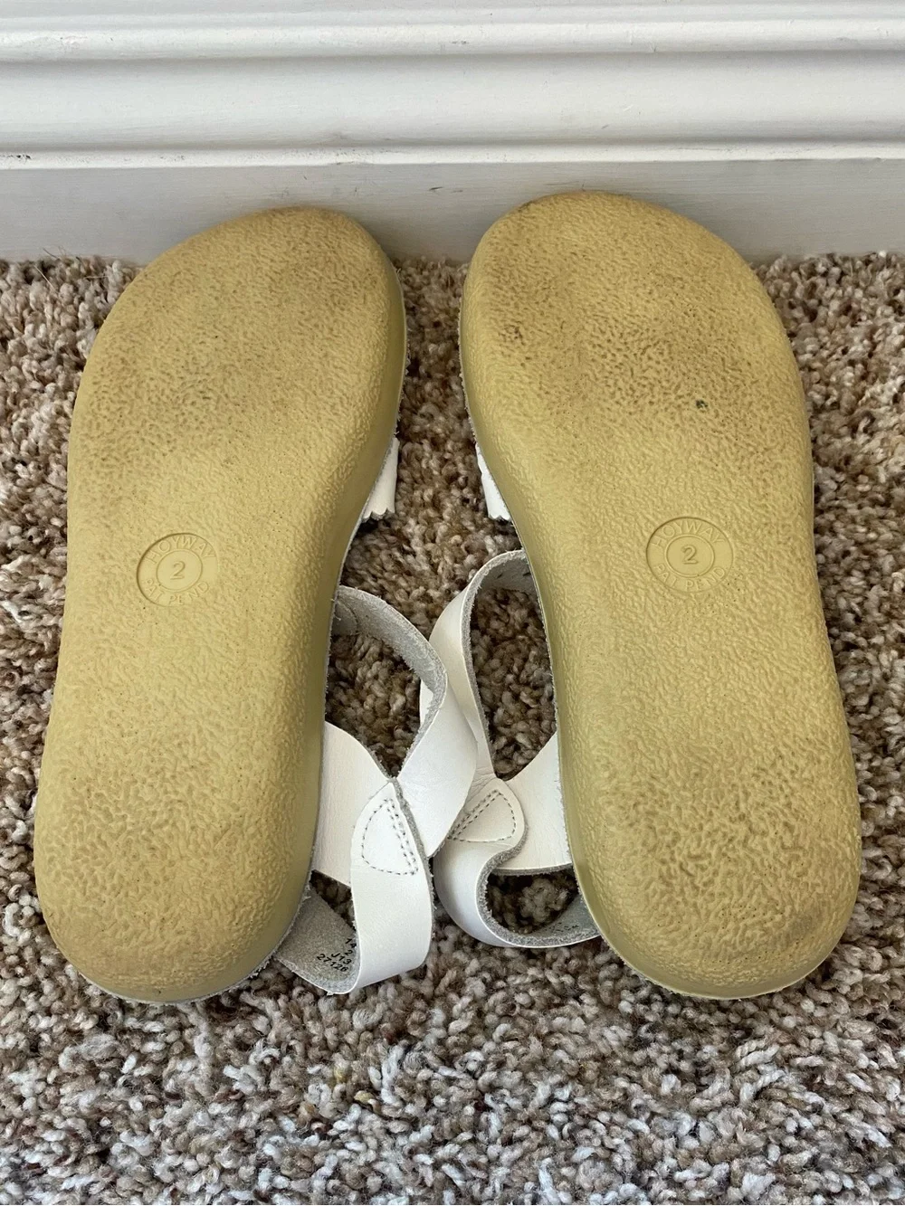 Salt Water Kid’s White Sandals By Hoy Sweetheart Style Size 2